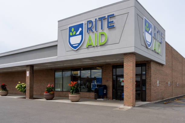 A Rite Aid store is shown in Buffalo, NY, USA. Buffalo, NY, USA - July 23, 2022: A Rite Aid store is shown in Buffalo, NY, USA. Rite Aid Corporation is an American drugstore chain. rite aid pharmacy stock pictures, royalty-free photos & images