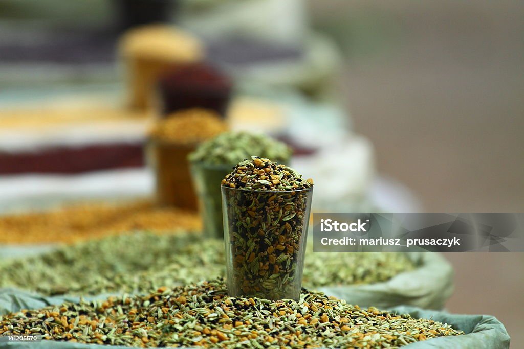 Mercato di spezie tradizionali in India. - Foto stock royalty-free di Affari