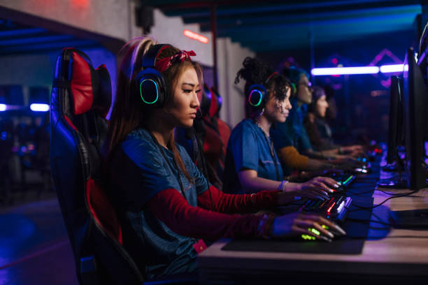 istock Young female pro gamers 1412059664