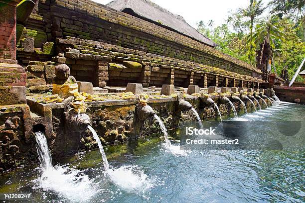 푸라 Tirtha Empul Intampak 인도네시아 물에 대한 스톡 사진 및 기타 이미지 - 물, 기도하기, 돌-건축자재