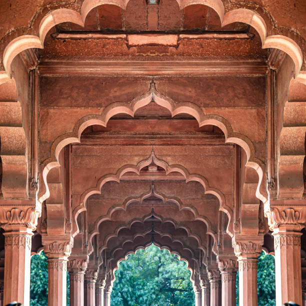 architectural pillars of qutub minar complex in new delhi, india - qutub imagens e fotografias de stock