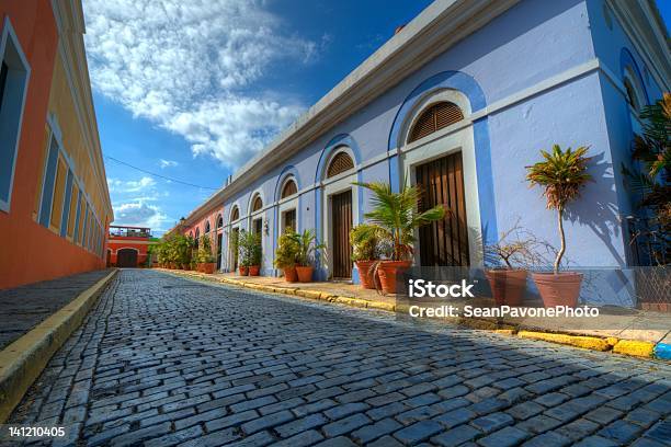 Alley En San Juan Foto de stock y más banco de imágenes de Adoquinado - Adoquinado, Puerto Rico, San Juan