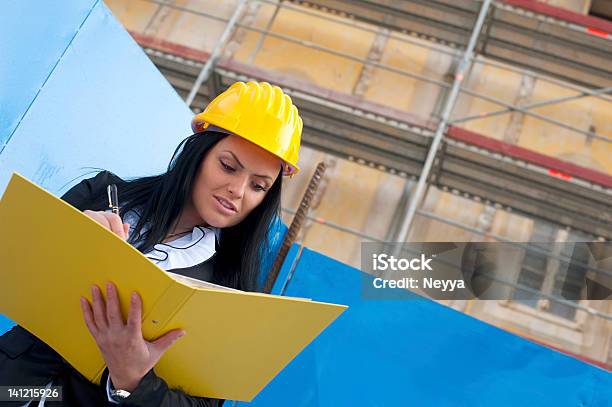 Weibliche Engineer Stockfoto und mehr Bilder von Anzug - Anzug, Arbeiten, Architektin