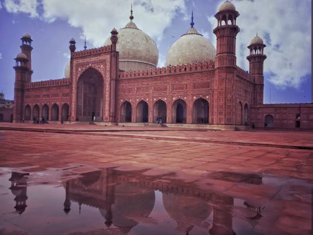 istock Badahahi mosque, mughal artitecture, lahore pakistan 1412182311
