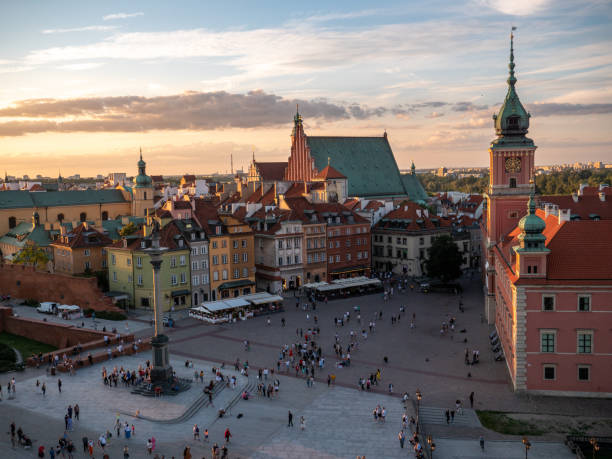 ワルシャワ旧市街 - warsaw old town square ストックフォトと画像