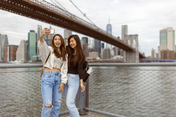 istock Tourist selfie time under the Brooklyn Bridge 1412205081