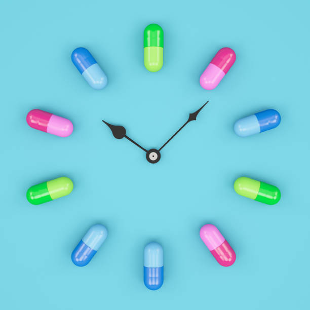 il est temps de prendre un visage d’horloge de pilule avec des capsules colorées - face time photos et images de collection