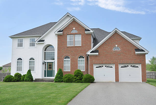 istock Beautiful Suburban Home 141221272