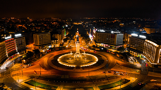 Statue of the Marques de Pombal from above, in Lisboa during night traffic