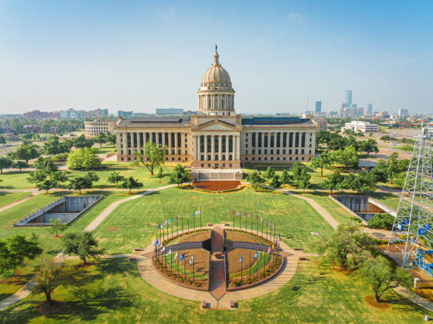 vista aérea do complexo do capitólio do estado de oklahoma - oklahoma state capitol - fotografias e filmes do acervo