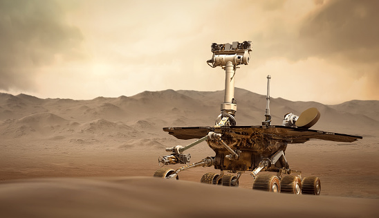 Misión del rover de Marte. Curiosidad. Perseverancia. Planeta rojo y rover en superficie. Exploración del sistema solar. Mixtas photo