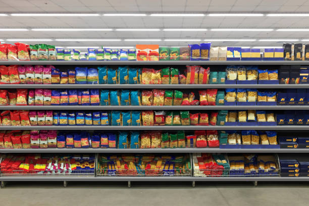 pâtes en rayon - supermarket photos et images de collection