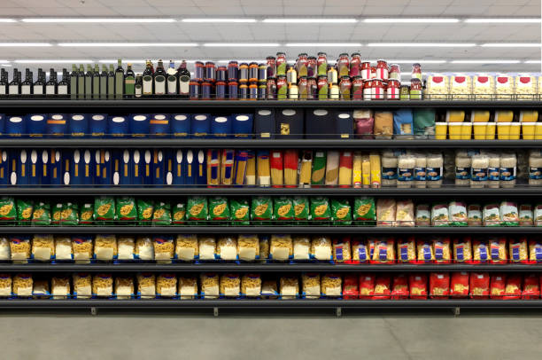 planograma pasta en estantería en supermercado - tienda del vecindario fotografías e imágenes de stock