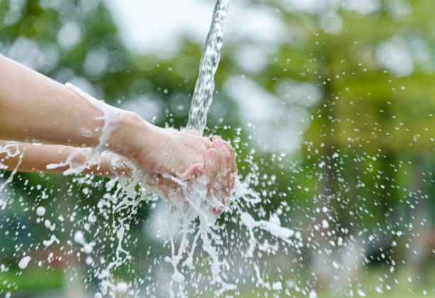 istock Clean up the foam under flowing water 1412242350