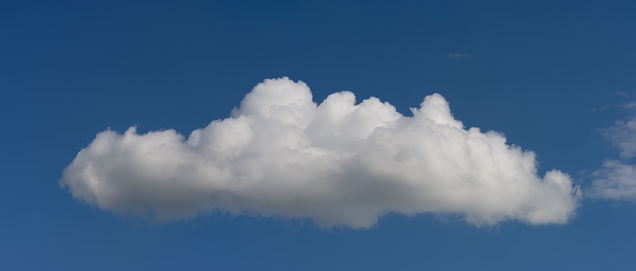White cumulus cloud against the blue sky. Summer. Web banner.
