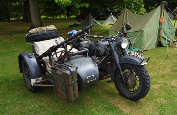 2. weltkrieg bmw r71 motorrad und beiwagen mit maschinengewehr. - sidecar motorcycle past old stock-fotos und bilder