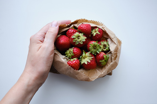 One Strawberry In A Plate Pictures | Download Free Images on Unsplash