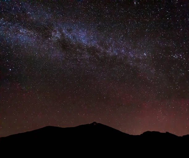 view of the milky way over el teide volcano, el teide national park, unesco world heritage site, tenerife, canary islands, spain, atlantic, europe - sky travel destinations tourism canary islands imagens e fotografias de stock