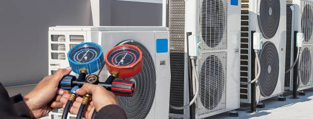 istock Technician checking the operation of the air conditioner 1412385471