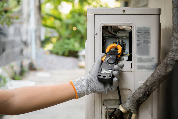 istock Technician checking the operation of the air conditioner 1412385572