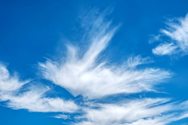 cirrus cloudscape - vapor trail cirrus sky cloudscape foto e immagini stock