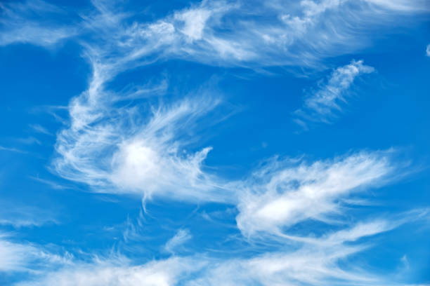 cirrus cloudscape - vapor trail cirrus sky cloudscape foto e immagini stock