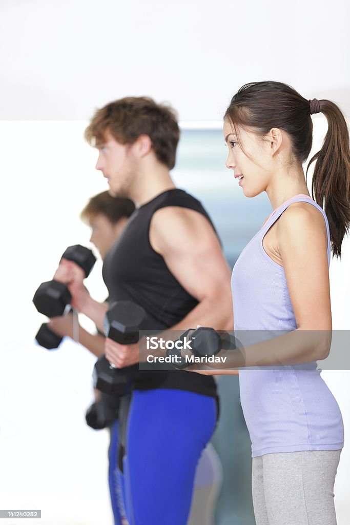 Fitness-Menschen im Fitnessraum - Lizenzfrei Asiatischer und Indischer Abstammung Stock-Foto