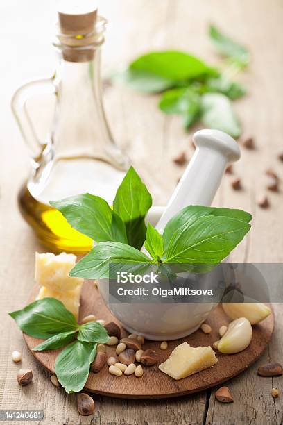 Ingredienti Per Il Pesto - Fotografie stock e altre immagini di Aglio - Alliacee - Aglio - Alliacee, Alimentazione sana, Basilico