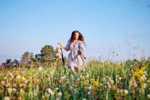 istock girl in the field 1412430641