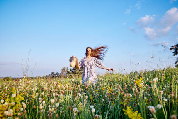 istock girl in the field 1412430643