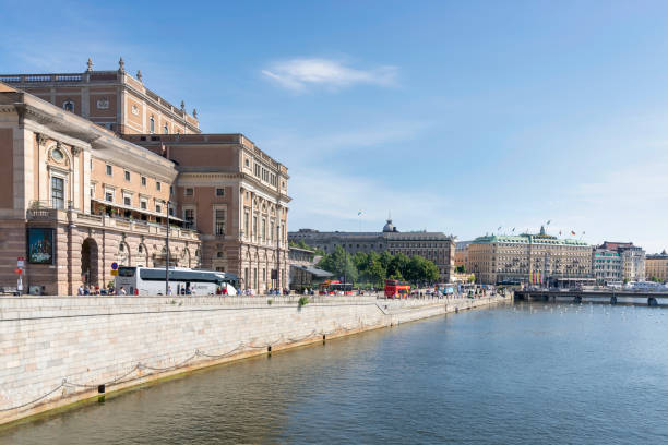 royal swedish opera house, or kungliga operan, located in the center of sweden's capital stockholm in norrmalm - kungliga imagens e fotografias de stock