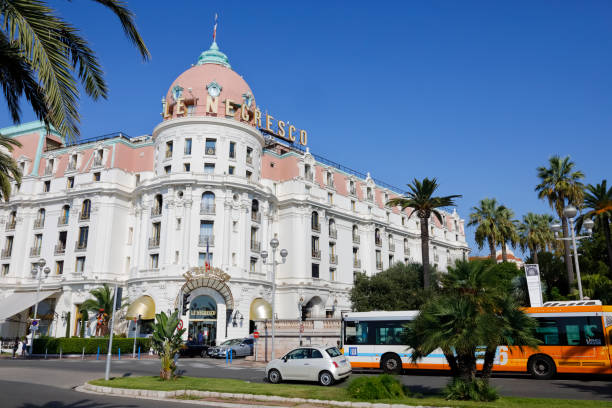 大きな宮殿の建物にはネグレスコホテルがあります - editorial building exterior built structure travel destinations ストックフォトと画像
