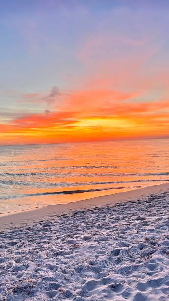 istock BEAUTY IN SUNSET 1412525670