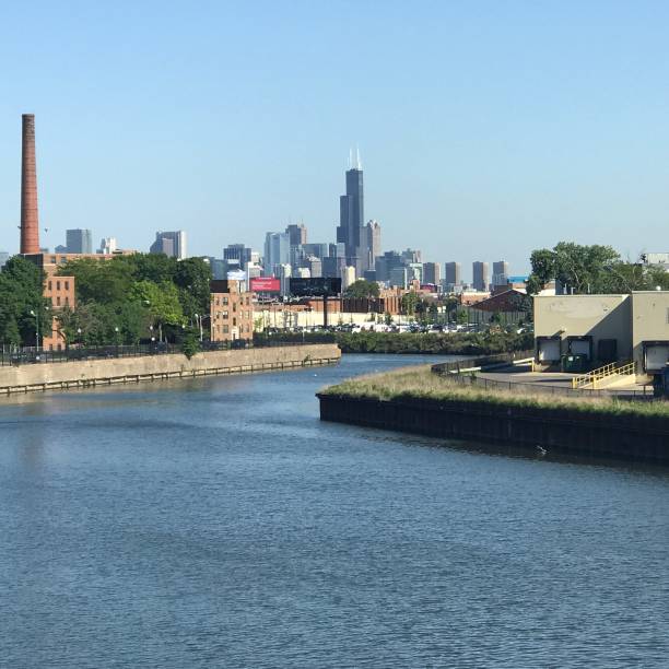 istock View of Chicago Skyline Over the River 1412528466