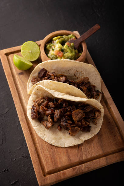 ビステックの自家製タコス - beef taco ストックフォトと画像