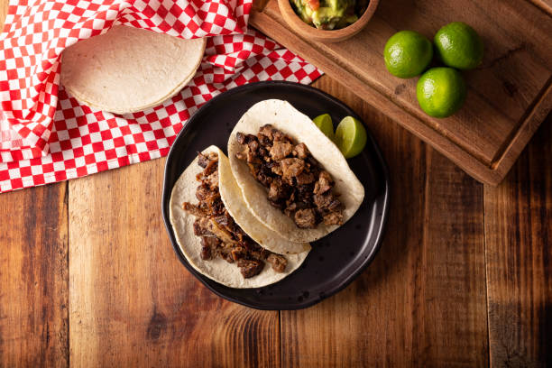 멕시코 타코스 바이 비스텍 - beef taco 뉴스 사진 이미지