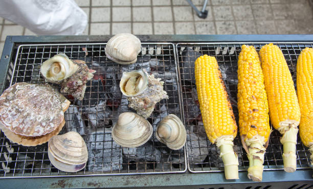 炭火焼きシーフード - baked clam ストックフォトと画像