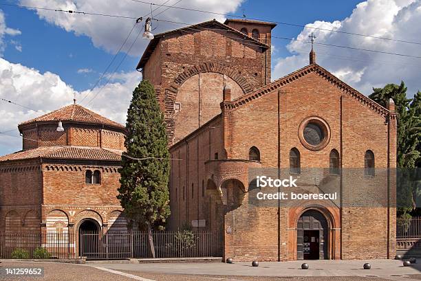 Piazza Santo Stefano Di Bologna - Fotografie stock e altre immagini di Bologna - Bologna, Architettura, Blu