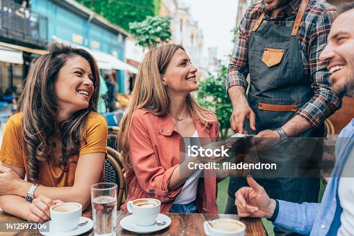 istock Contactless payment 1412597304