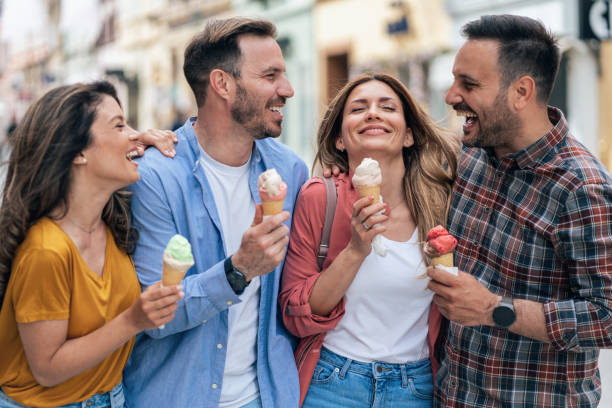 istock Friends eating ice cream 1412597307