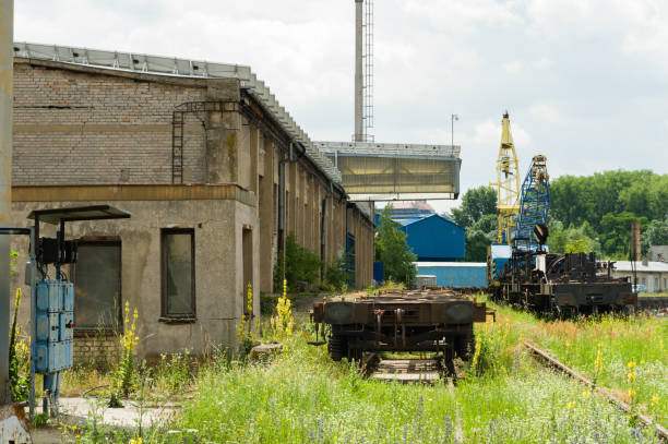 istock Abandoned looking industrial shipyard with large crane and railtracks 1412616624