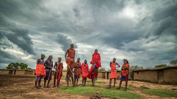 plemię masajów z kenii - kenyan culture kenya masai mara national reserve masai mara zdjęcia i obrazy z banku zdjęć