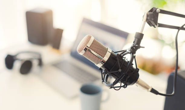 podcast recording station Live online radio broadcasting station desk, entertainment and communication concept podcasting photos stock pictures, royalty-free photos & images