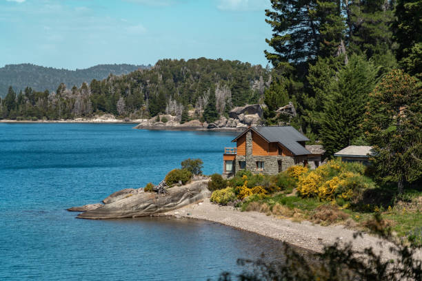 istock house on the lake 1412663810