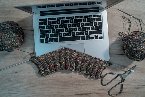 Knitting yarn and needles