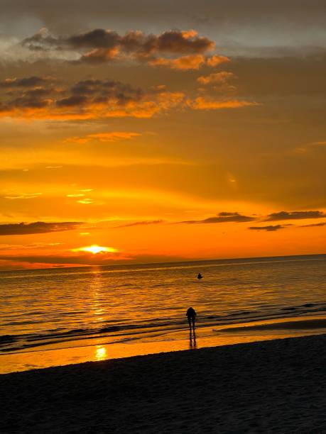 istock BREATHTAKING SUNSET GOLDEN 1412704460