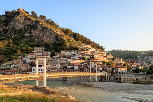 berat skyline - paving stone cobblestone road old imagens e fotografias de stock