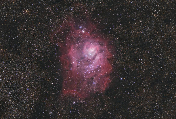 la nébuleuse de la lagune, messier 8 ou ngc 6523 - lagoon nebula photos et images de collection