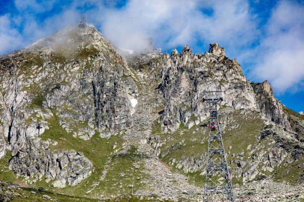 szczyt eggishorn widziany z fiescheralp - eggishorn zdjęcia i obrazy z banku zdjęć