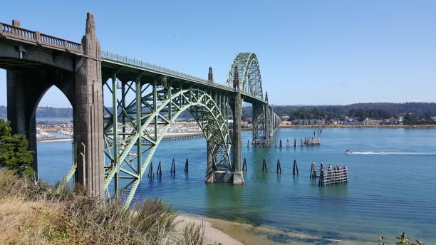 beautiful bridge - newport oregon imagens e fotografias de stock